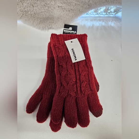 Women's Cable Knit Gloves - Picture 3 of 4